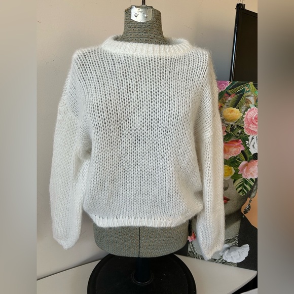 NWT VERO MODA SNOW WHITE PULLOVER SZ.S LIGHTWEIGHT, SOFT, VERSATILE - Picture 1 of 7